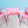 КОМПЛЕКТ ДЪРВЕНА МАСА PEPPA PIG (50X50X44CM) И 2 СТОЛОВА (26,5X26,5X50CM)