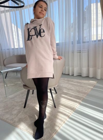 Рокля с качулка „Love“ - бежов